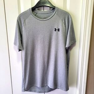 UNDER ARMOUR Size Small Gray T-Shirt